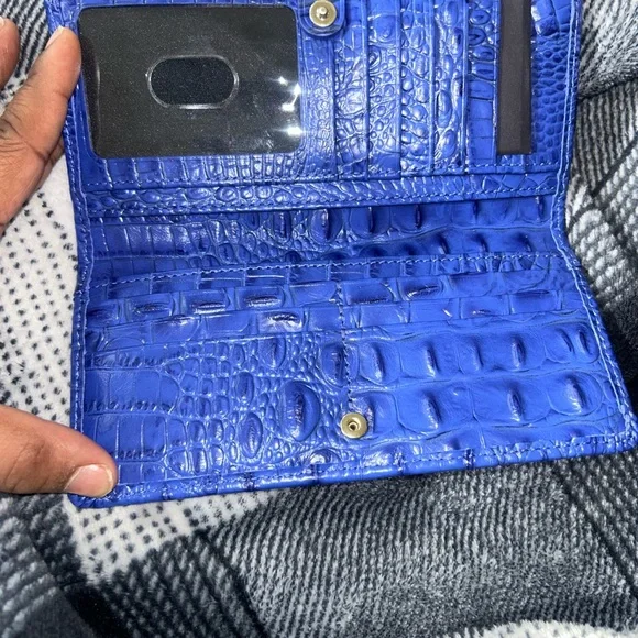 Brahmin Vibrant Blue Croc Embossed Clutch - Picture 4 of 6